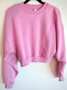 ALO Yoga Candy Heart Pink Cropped Accolade Crewneck Sweatshirt
